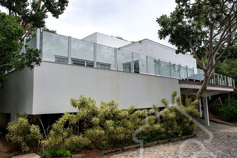 Casa na Ferradura com Piscina Privativa