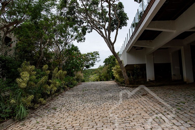 Casa na Ferradura com Piscina Privativa