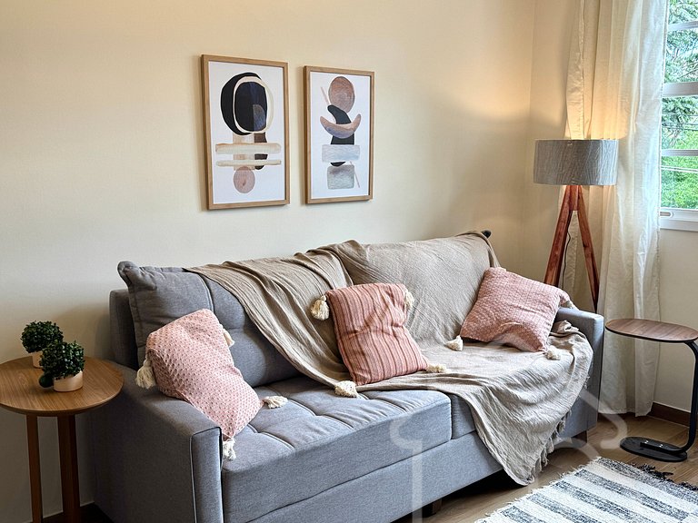 Apartamento reformado e moderno no Serraville