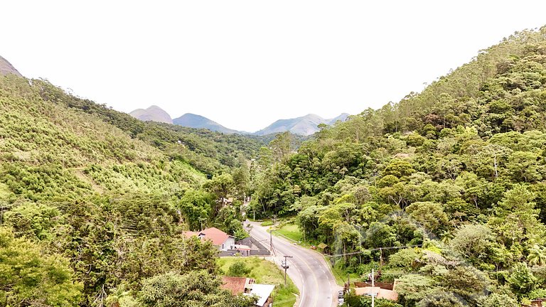 Casa Espaçosa em Mury | Até 20 Hóspedes