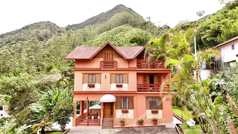 Casa Espaçosa em Mury | Até 20 Hóspedes