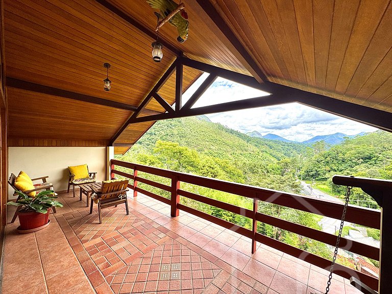 Casa Espaçosa em Mury | Até 20 Hóspedes