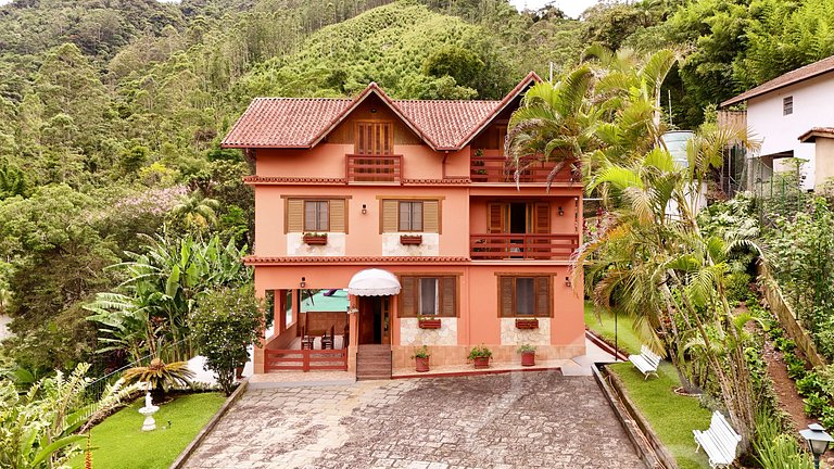 Casa Espaçosa em Mury | Até 20 Hóspedes