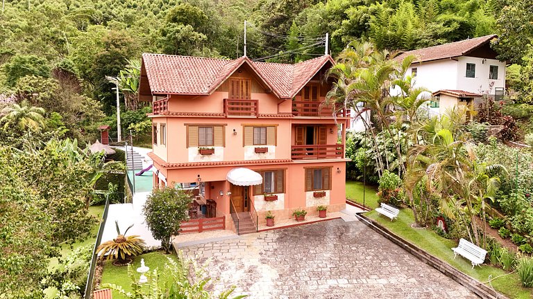 Casa Espaçosa em Mury | Até 20 Hóspedes