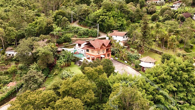 Casa Espaçosa em Mury | Até 20 Hóspedes