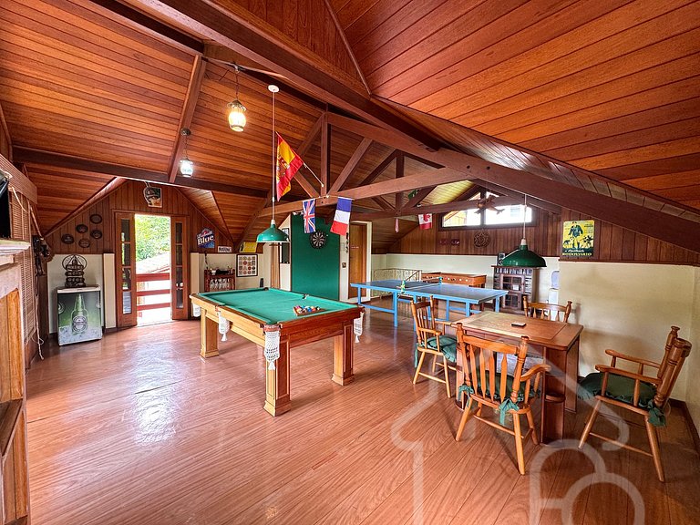 Casa Espaçosa em Mury | Até 20 Hóspedes