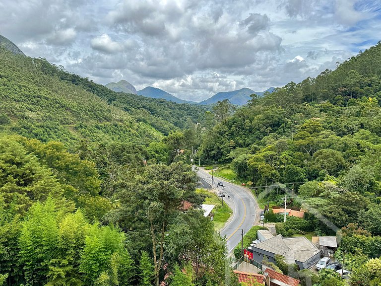 Casa Espaçosa em Mury | Até 20 Hóspedes