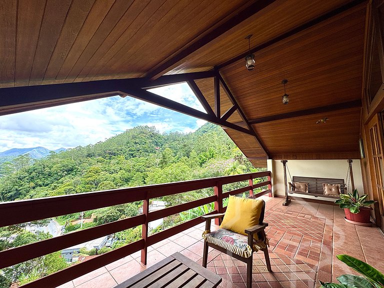 Casa Espaçosa em Mury | Até 20 Hóspedes