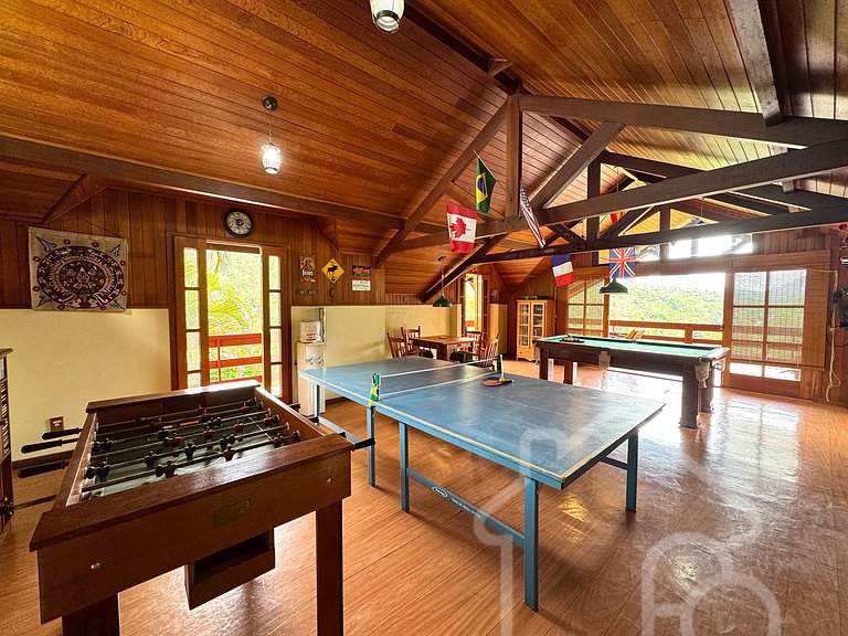 Casa Espaçosa em Mury | Até 20 Hóspedes