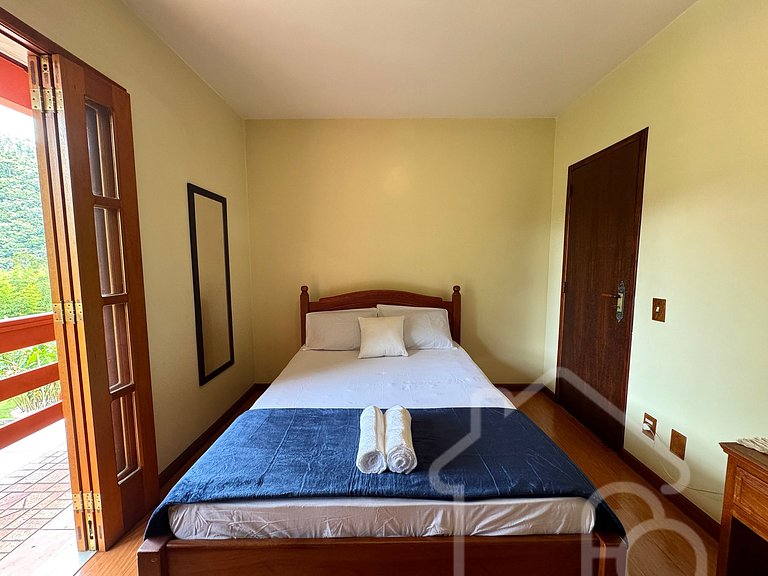 Casa Espaçosa em Mury | Até 20 Hóspedes