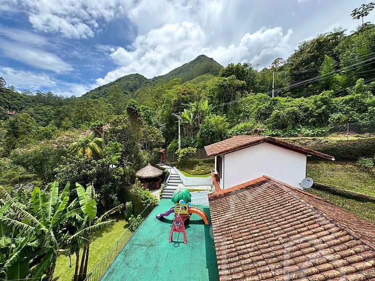 Casa Espaçosa em Mury | Até 20 Hóspedes