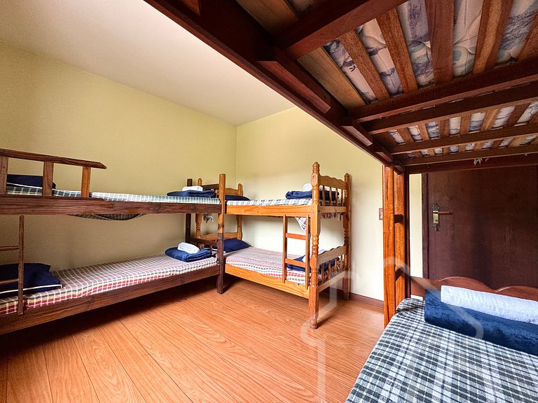 Casa Espaçosa em Mury | Até 20 Hóspedes