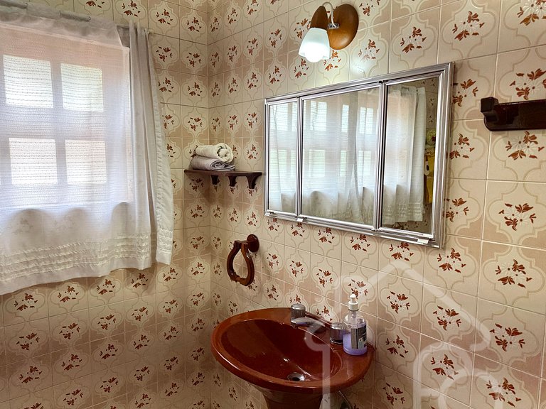 Casa Espaçosa em Mury | Até 20 Hóspedes