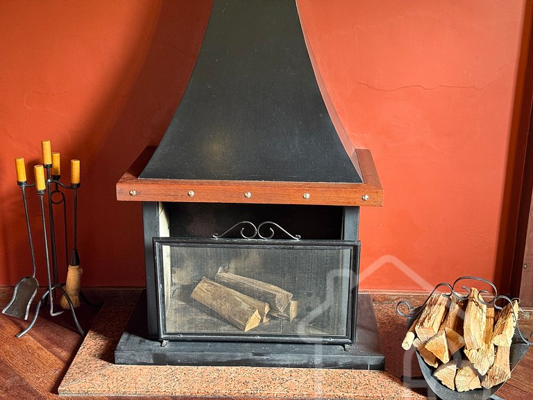 Casa Espaçosa em Mury | Até 20 Hóspedes