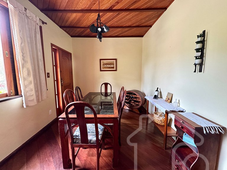 Casa Espaçosa em Mury | Até 20 Hóspedes