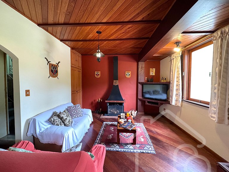 Casa Espaçosa em Mury | Até 20 Hóspedes