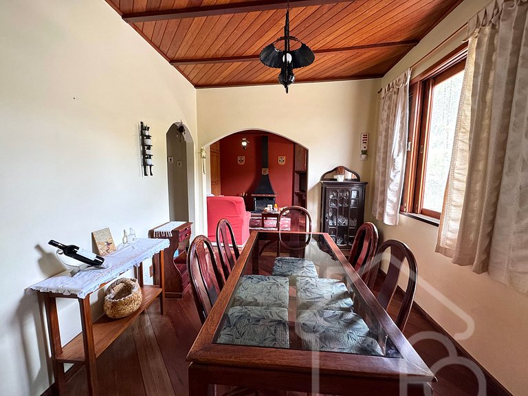 Casa Espaçosa em Mury | Até 20 Hóspedes