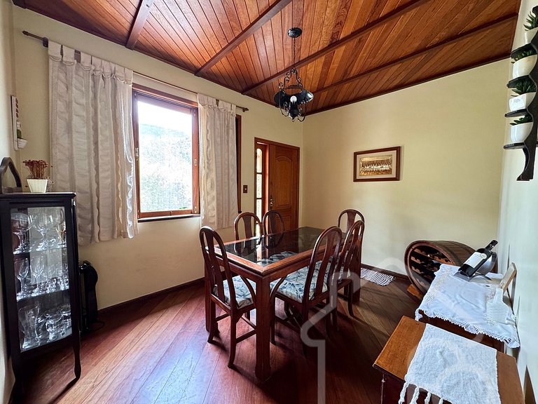 Casa Espaçosa em Mury | Até 20 Hóspedes