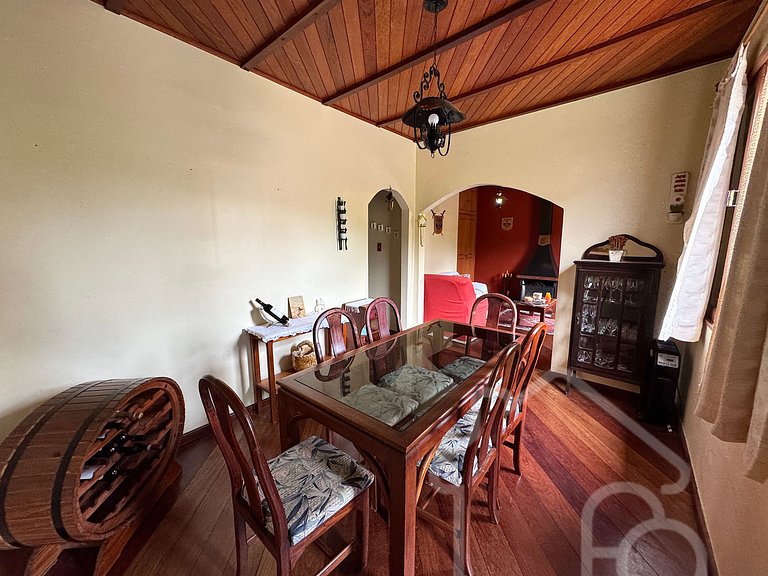 Casa Espaçosa em Mury | Até 20 Hóspedes