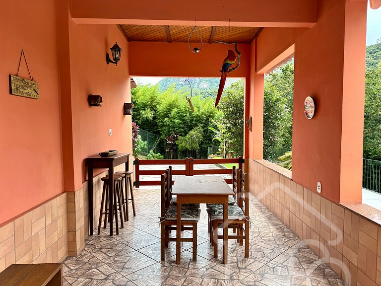 Casa Espaçosa em Mury | Até 20 Hóspedes