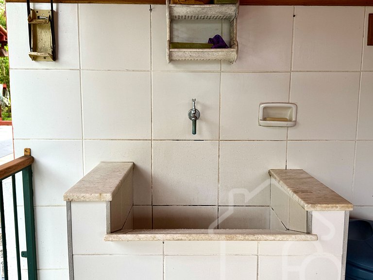 Casa Espaçosa em Mury | Até 20 Hóspedes