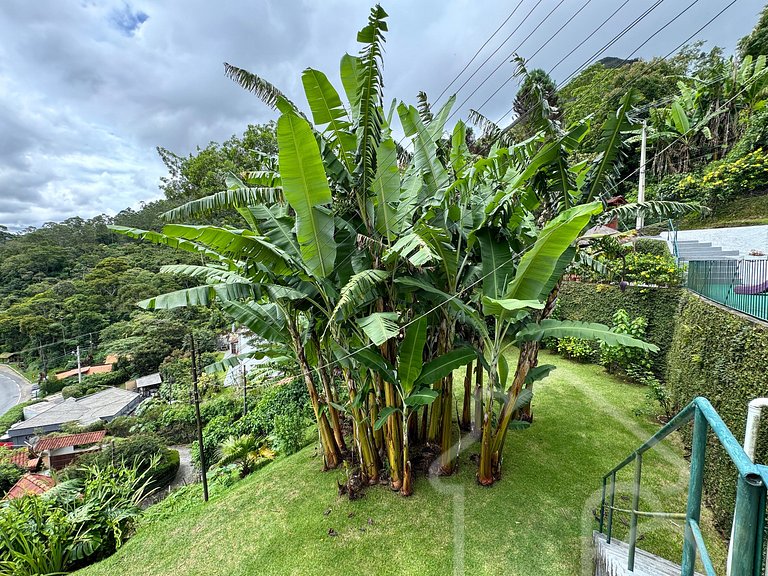 Casa Espaçosa em Mury | Até 20 Hóspedes