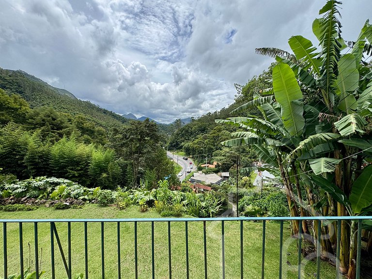 Casa Espaçosa em Mury | Até 20 Hóspedes