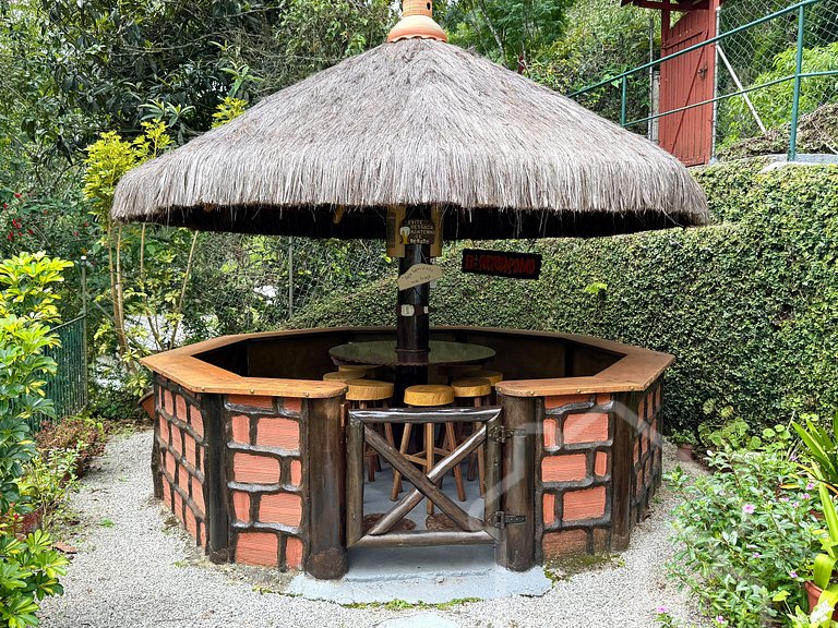 Casa Espaçosa em Mury | Até 20 Hóspedes