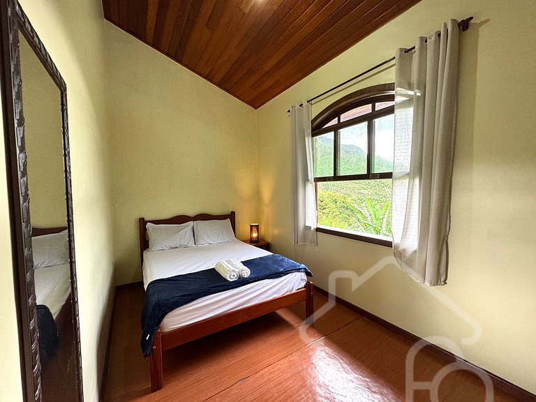 Casa Espaçosa em Mury | Até 20 Hóspedes