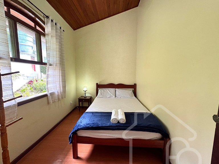 Casa Espaçosa em Mury | Até 20 Hóspedes