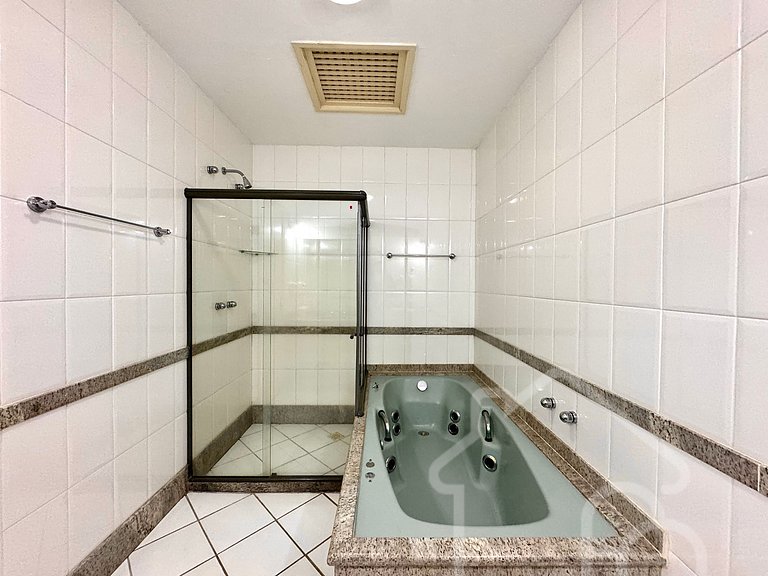 Suíte com hidromassagem no Hotel Dominguez Master