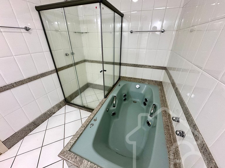 Suíte com hidromassagem no Hotel Dominguez Master