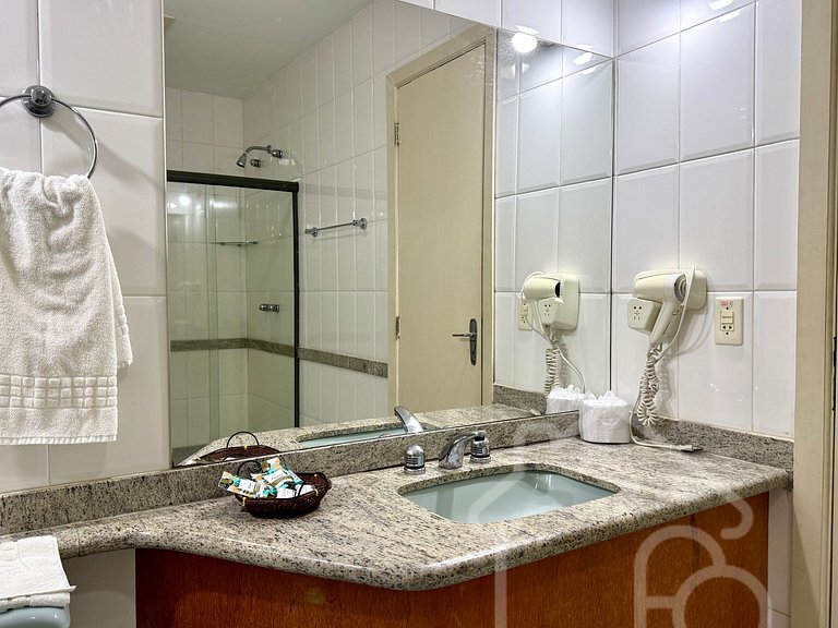 Suíte com hidromassagem no Hotel Dominguez Master