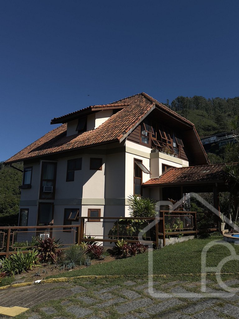 Suíte confortável na Serra