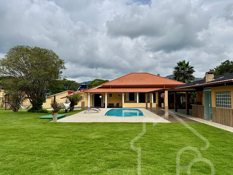 Casa maravilhosa no centro com piscina e sauna