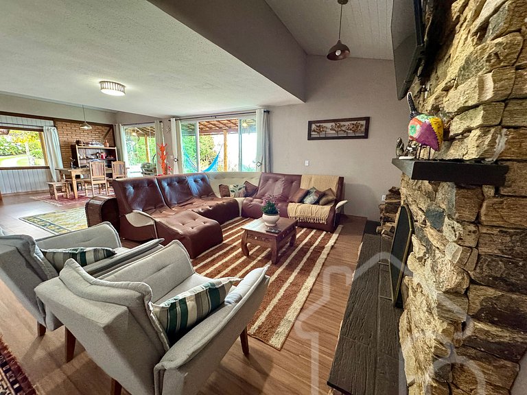 Casa espetacular com piscina e churrasqueira