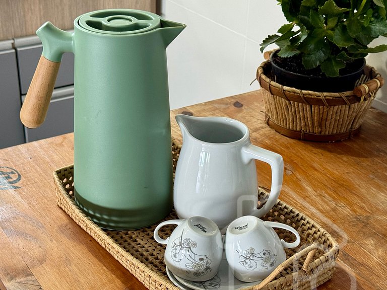 Casa com piscina natural e churrasqueira