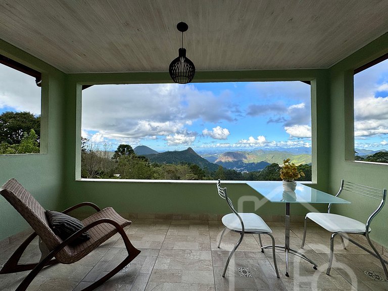 Csa na montanha com lareira e vista espetacular