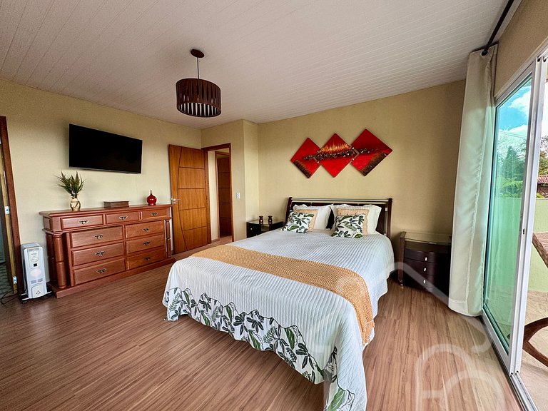 Casa espetacular com piscina e churrasqueira