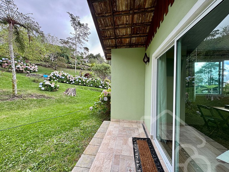 Casa espetacular com piscina e churrasqueira