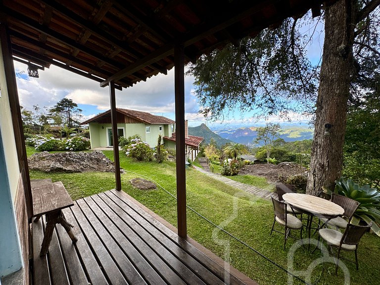 Csa na montanha com lareira e vista espetacular