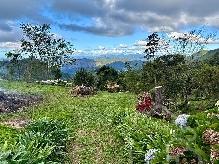 Csa na montanha com lareira e vista espetacular