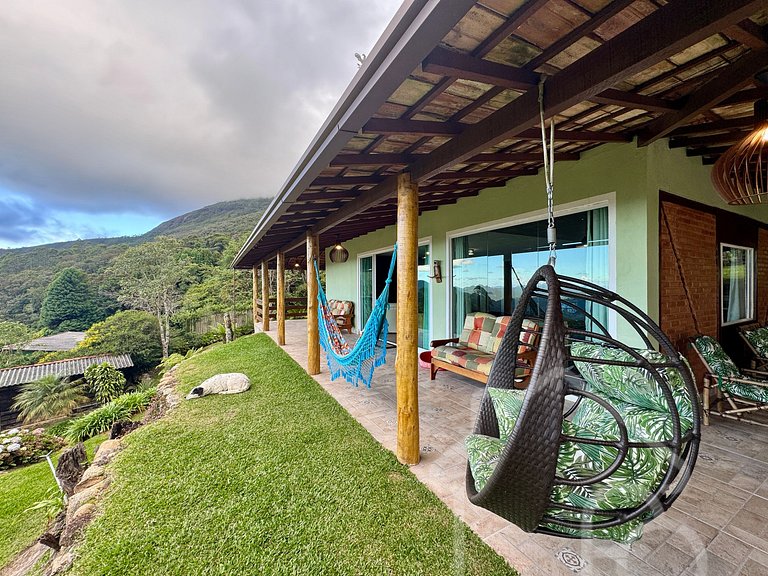 Csa na montanha com lareira e vista espetacular