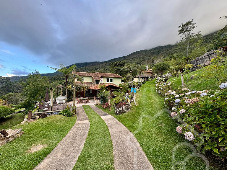 Casa espetacular com piscina e churrasqueira