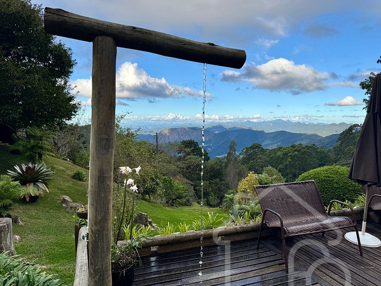 Csa na montanha com lareira e vista espetacular