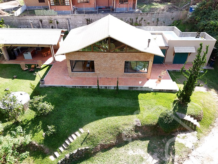 Casa com Jacuzzi e Área Gourmet em Mury