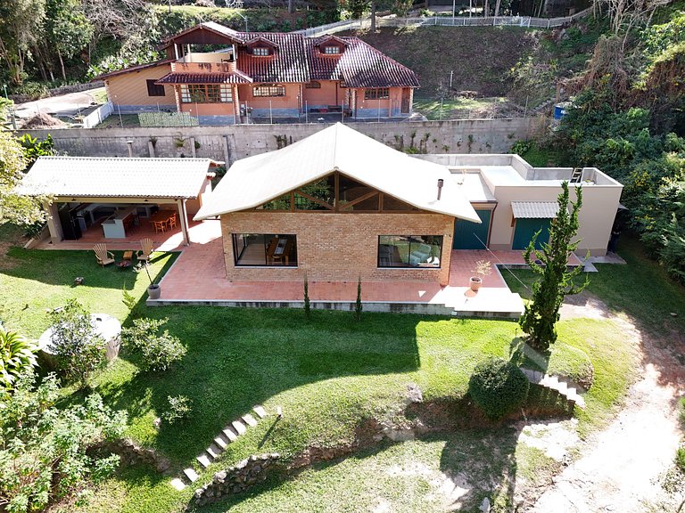 Casa com Jacuzzi e Área Gourmet em Mury