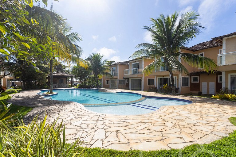 Casa com piscina em condomínio na Rasa