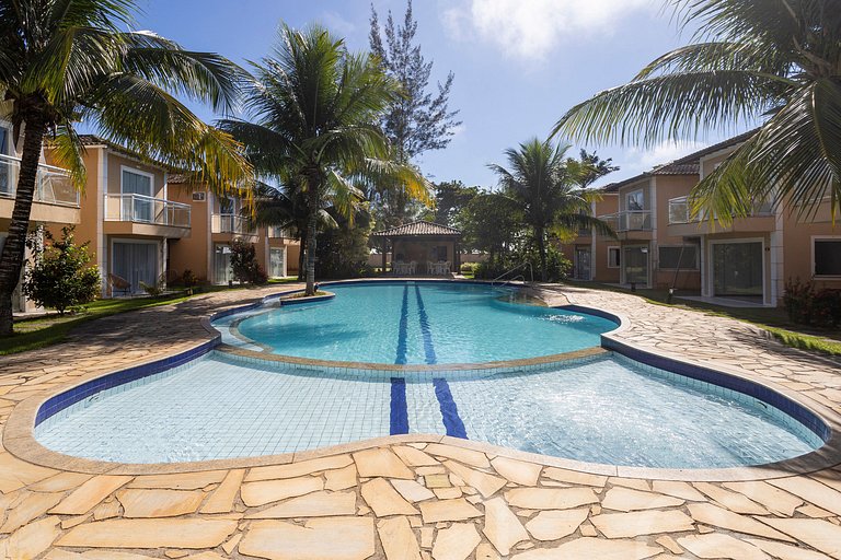 Casa com piscina em condomínio na Rasa