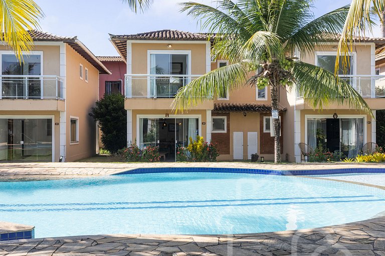Casa com piscina em condomínio na Rasa